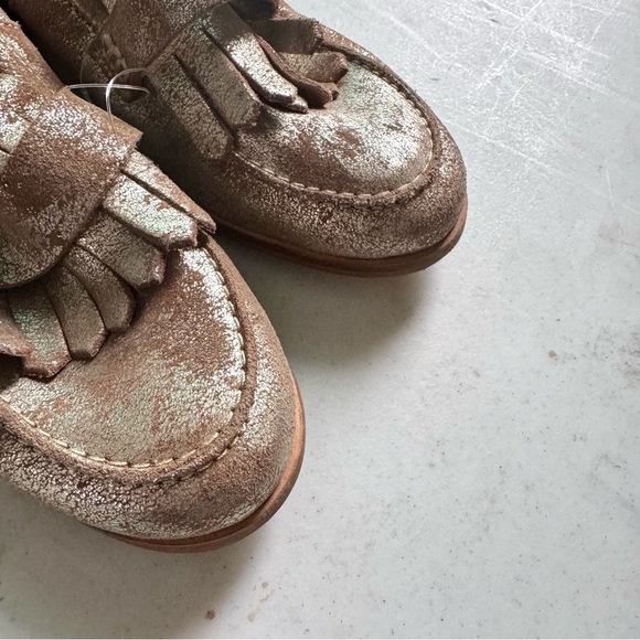 Seychelles Bevy Kilted Leather Metallic Loafers Gold Tan Size 6.5 NWOT - Picture 3 of 8